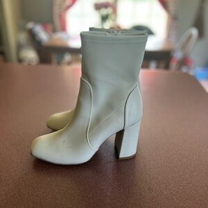 A New Day White Heeled Boots Sleek Design